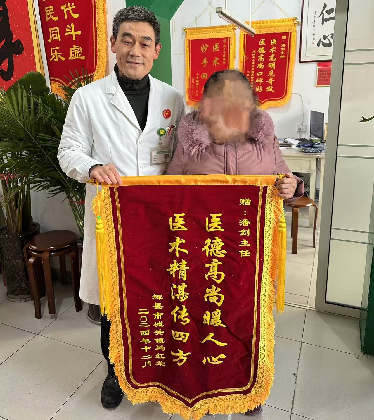 新乡潘剑中医潘剑主任坐诊图